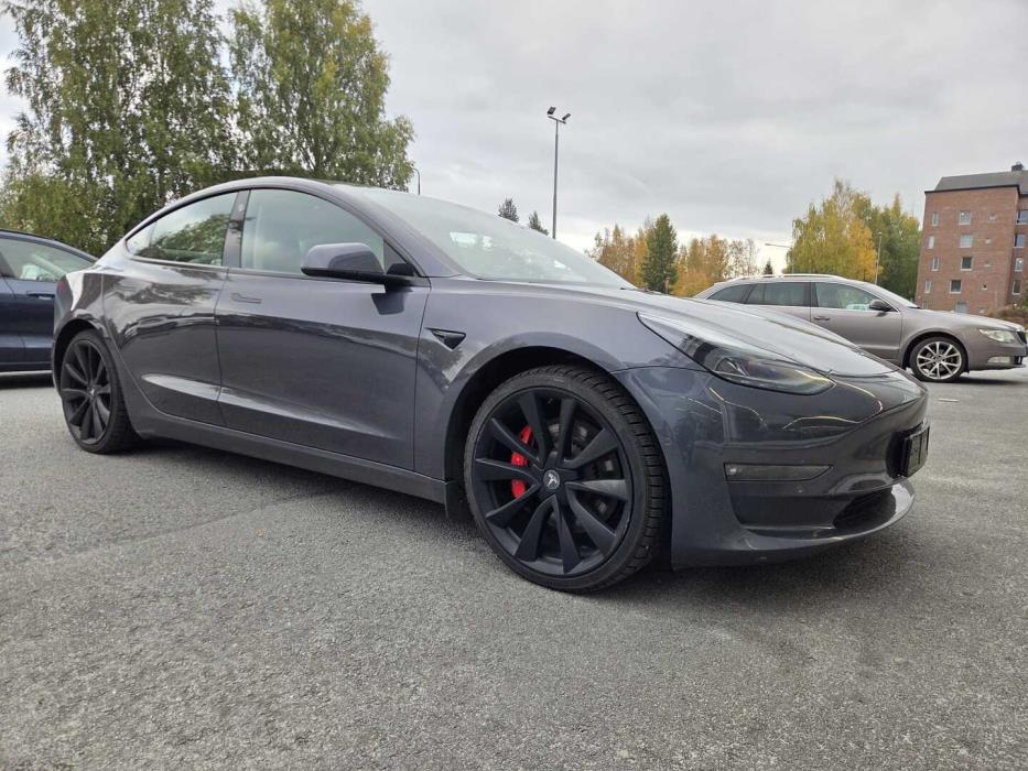 TESLA Model 3 2022