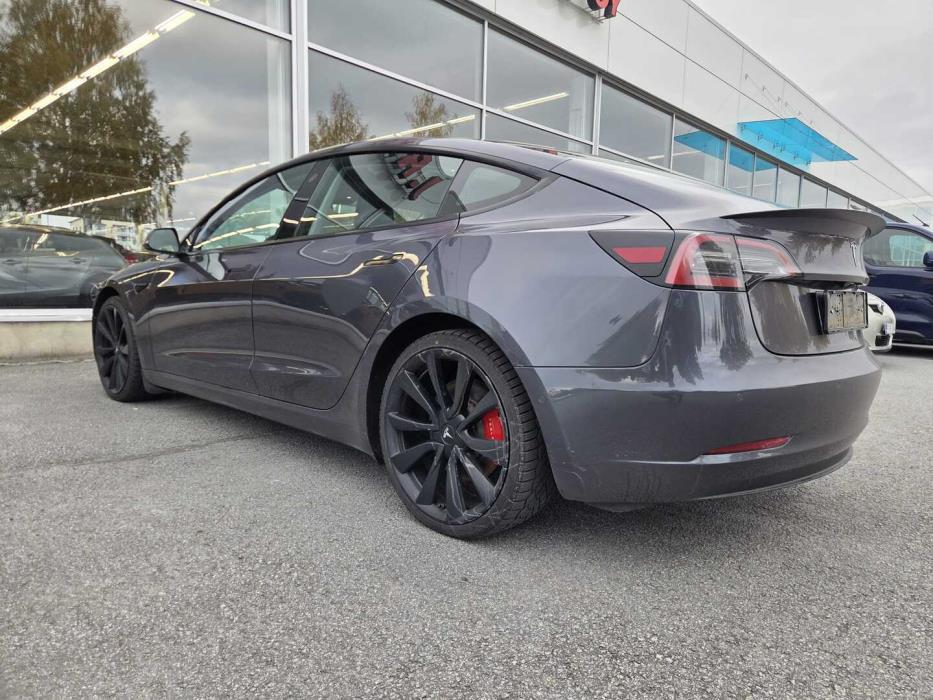 TESLA Model 3 2022