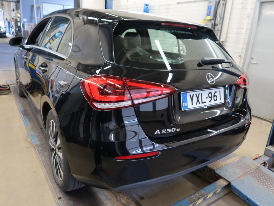 MERCEDES-BENZ A 2021
