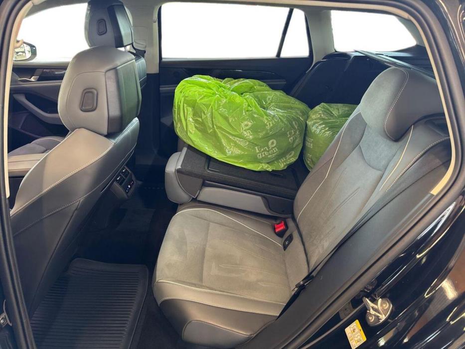 VOLKSWAGEN Passat 2024