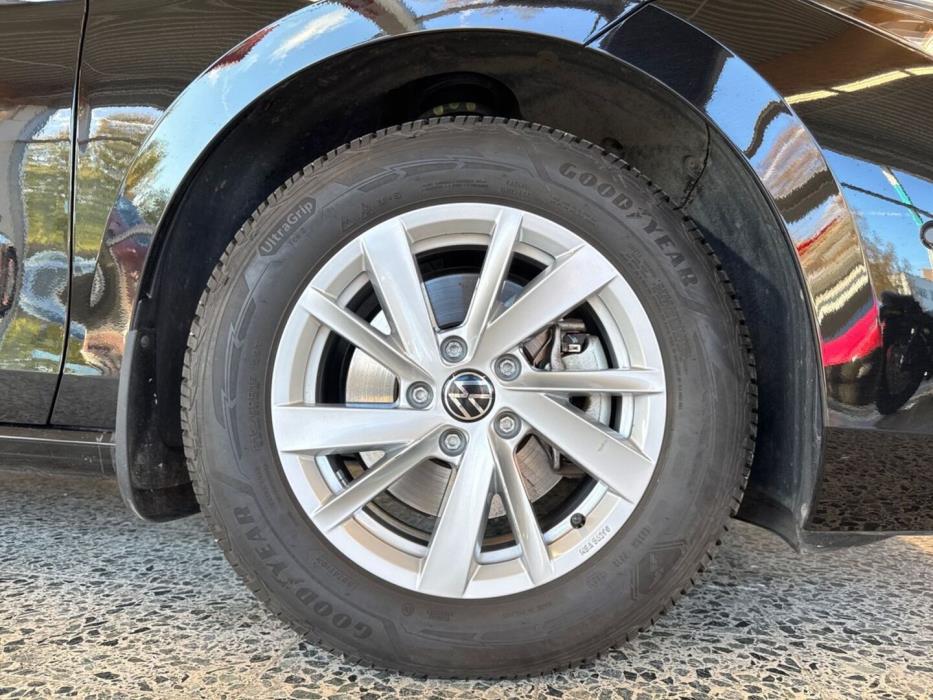 VOLKSWAGEN Passat 2024