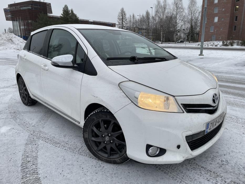 TOYOTA Yaris 2013
