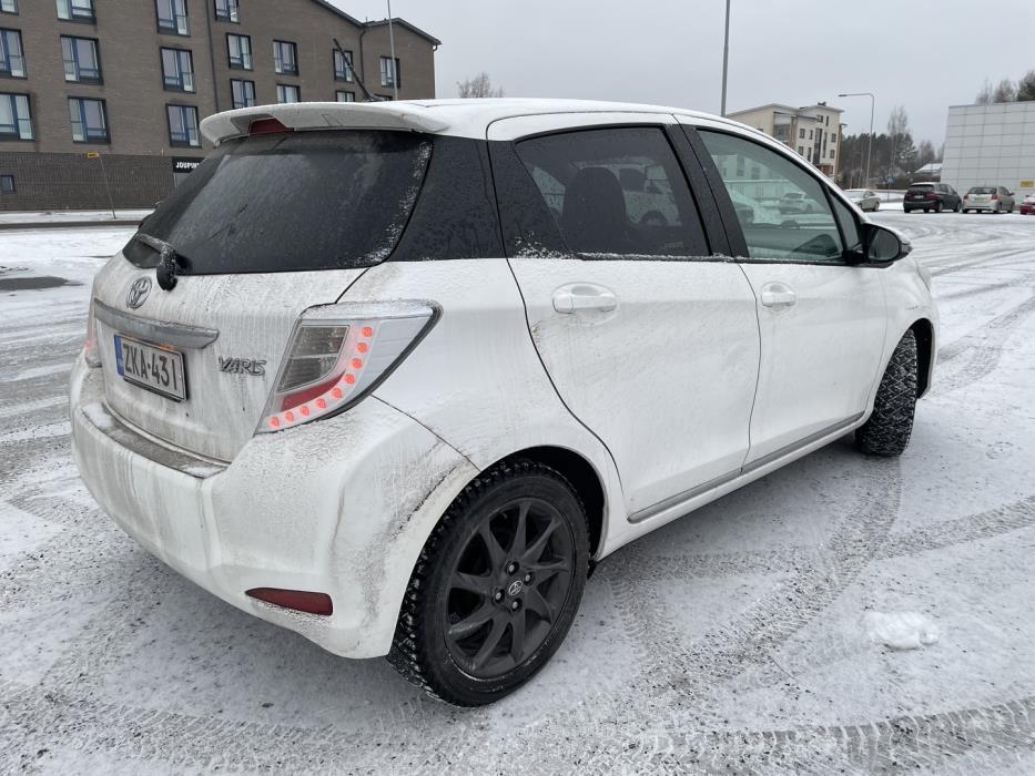 TOYOTA Yaris 2013