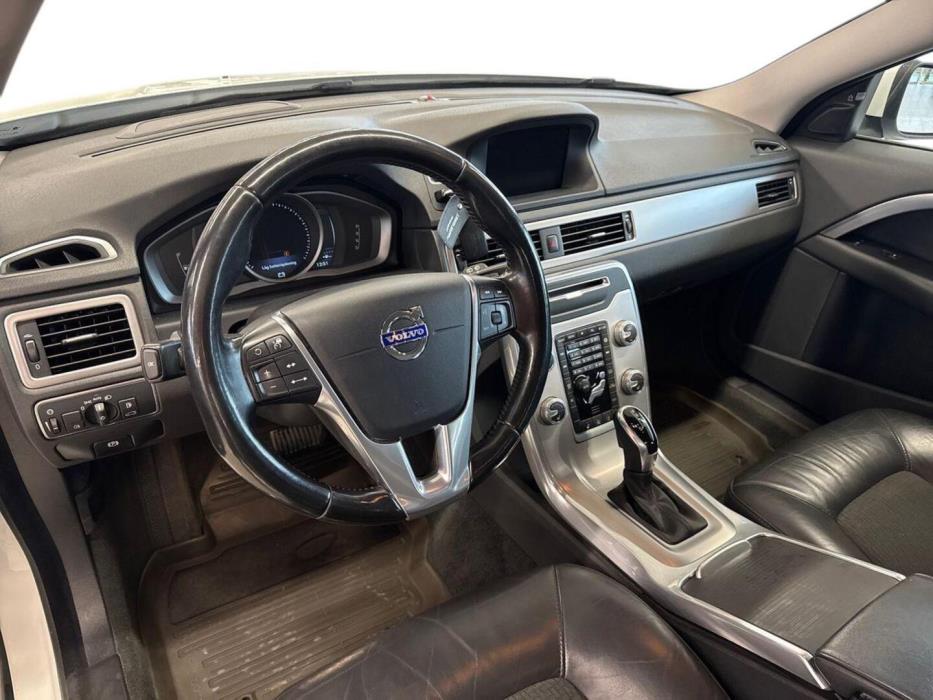 VOLVO V70 2015