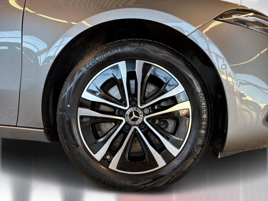 MERCEDES-BENZ A 2024