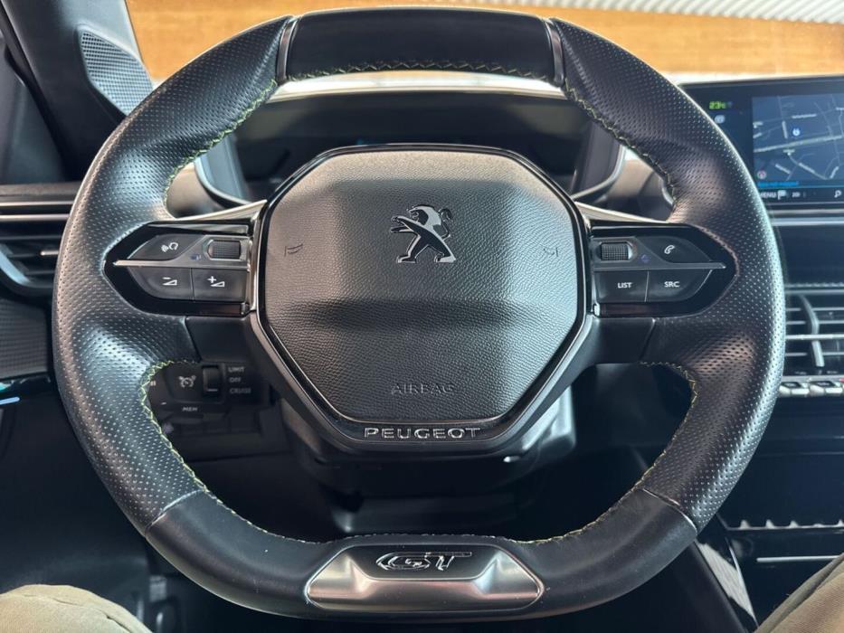 PEUGEOT e-208 2021