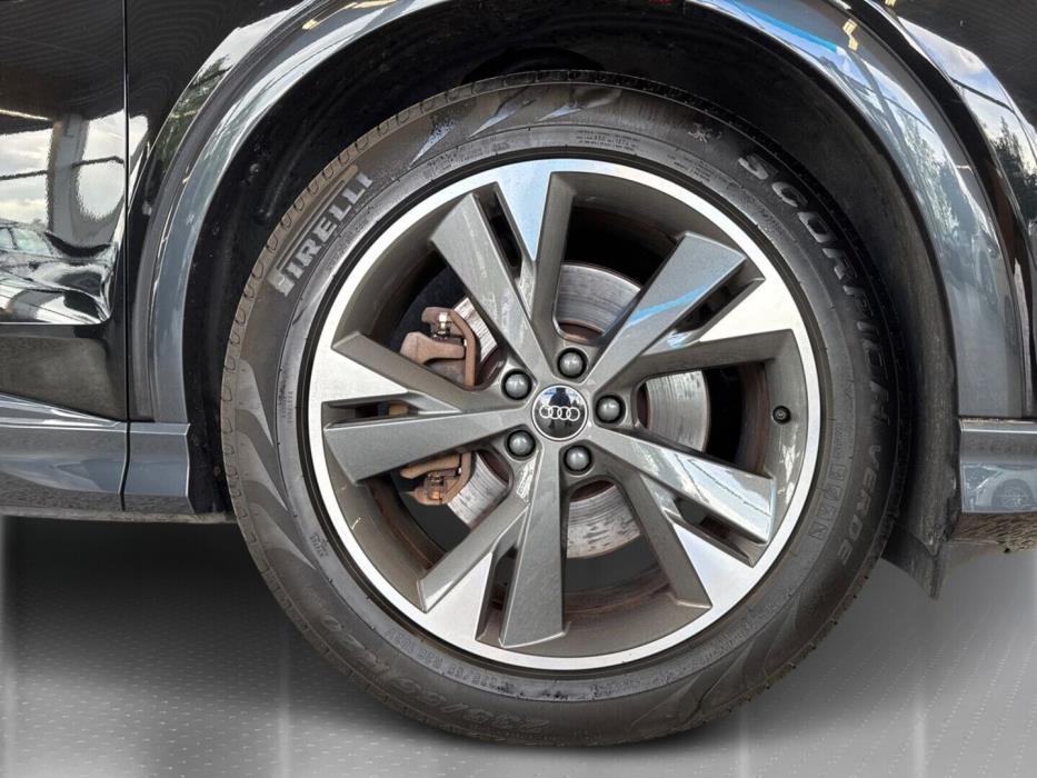 AUDI Q4 e-tron 2022