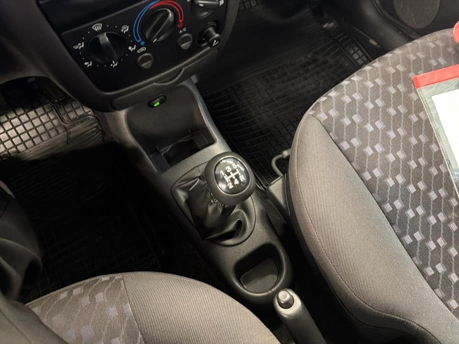FORD Fiesta 2002