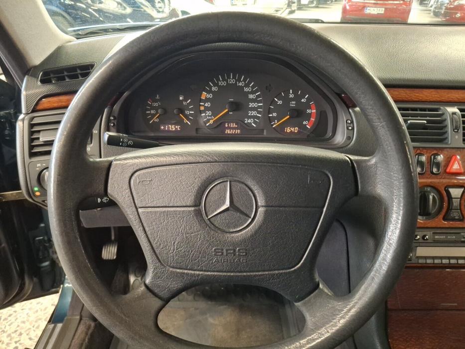MERCEDES-BENZ E 1999