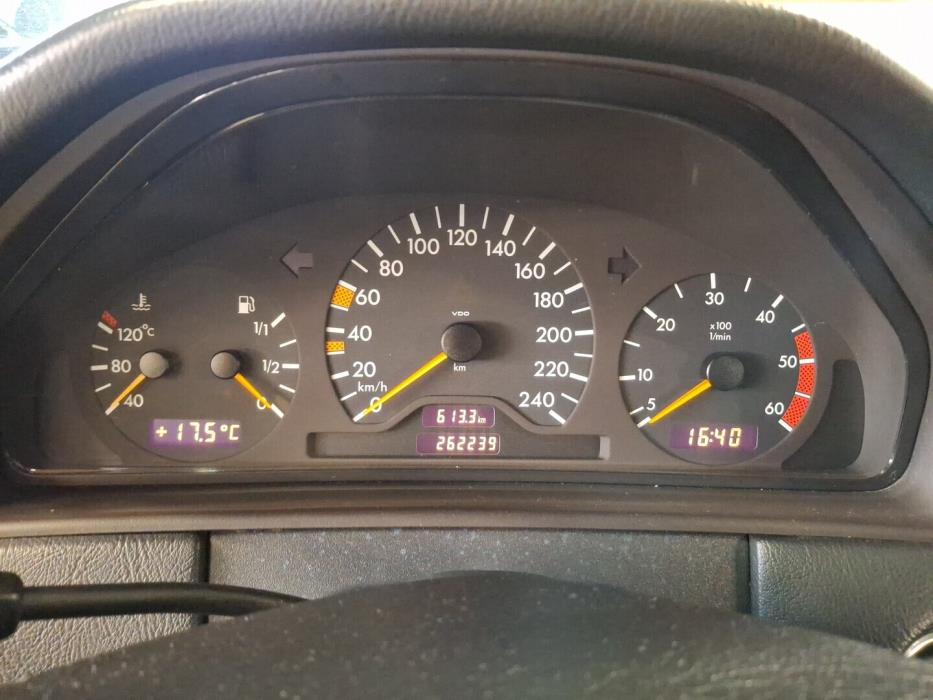 MERCEDES-BENZ E 1999