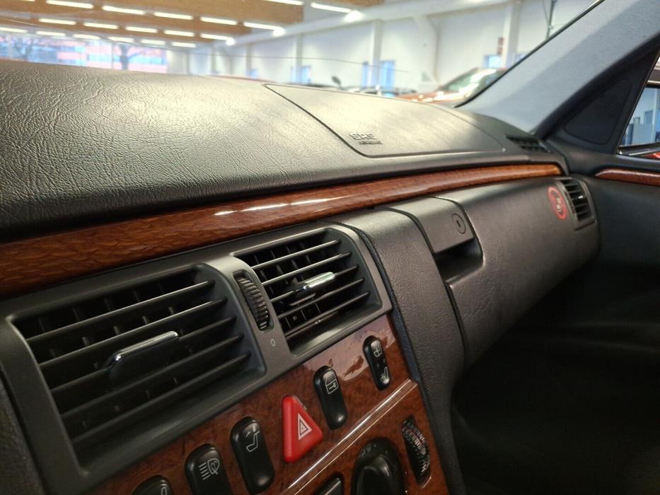 MERCEDES-BENZ E 1999