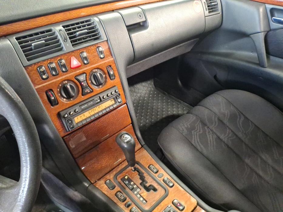 MERCEDES-BENZ E 1999