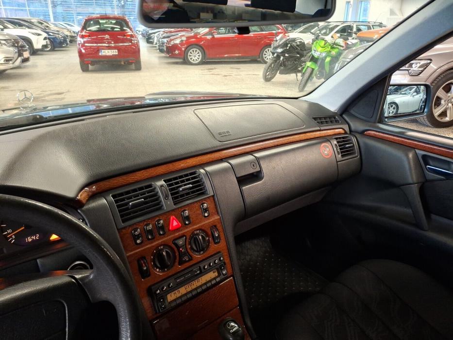 MERCEDES-BENZ E 1999