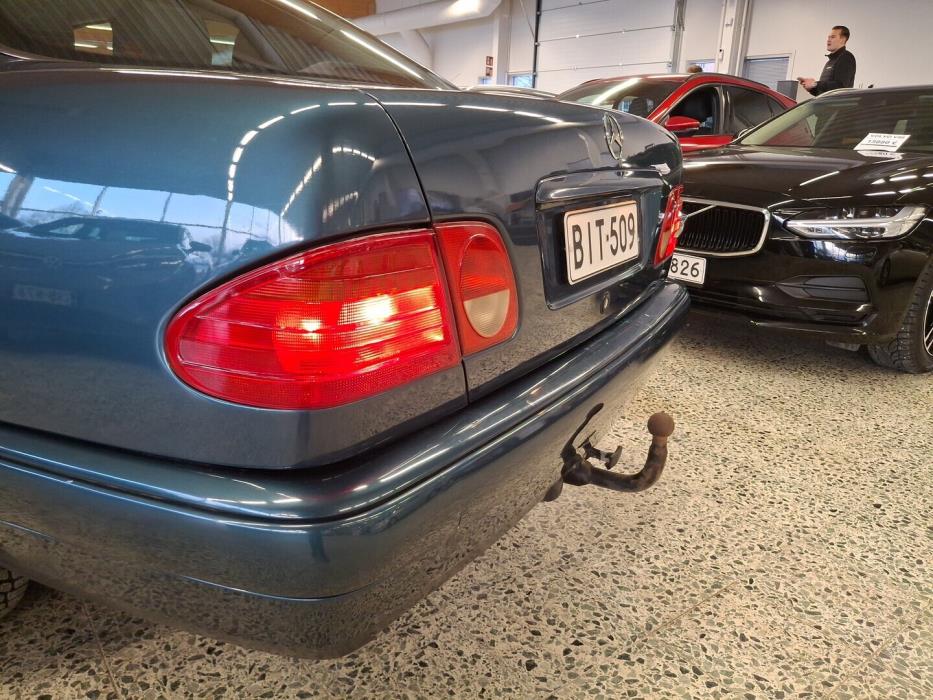 MERCEDES-BENZ E 1999