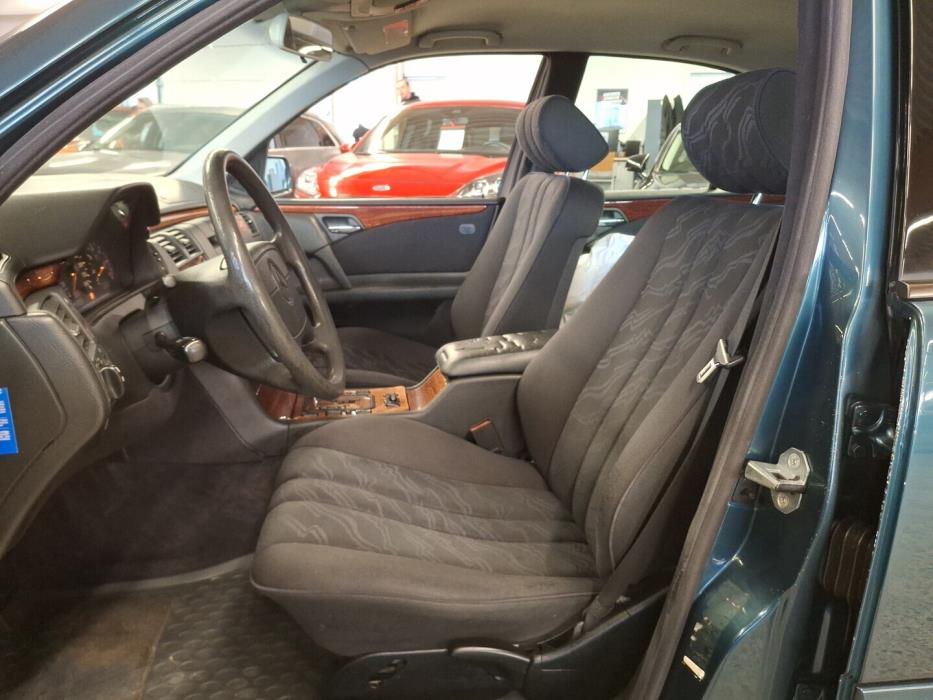 MERCEDES-BENZ E 1999