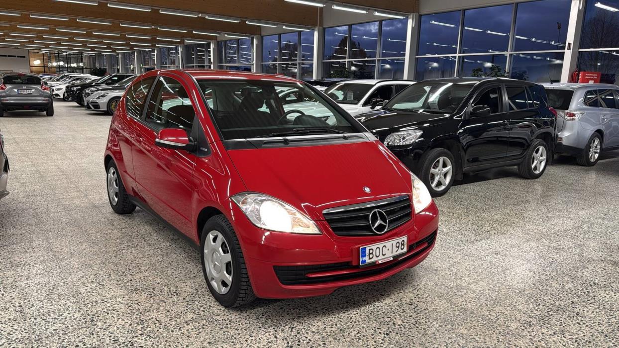 MERCEDES-BENZ A 2010