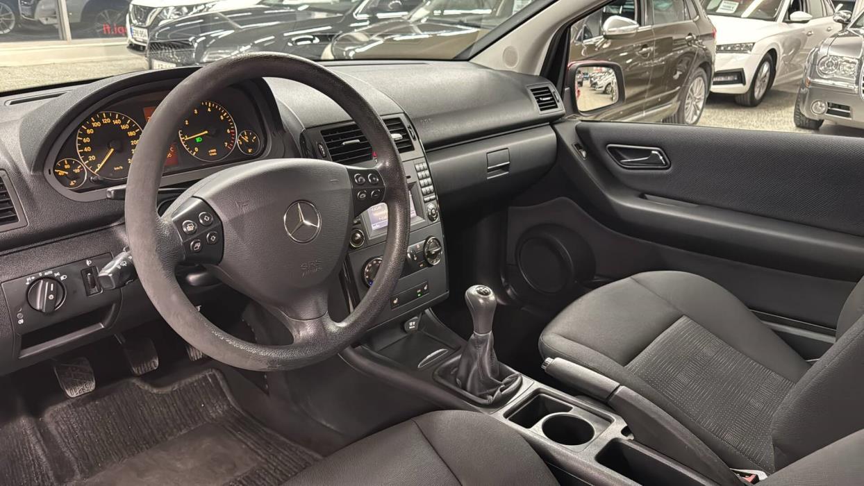 MERCEDES-BENZ A 2010