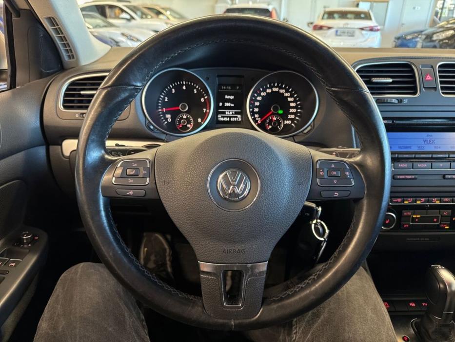 VOLKSWAGEN Golf 2012