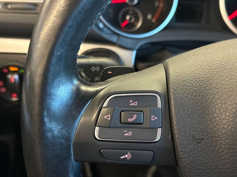 VOLKSWAGEN Golf 2012