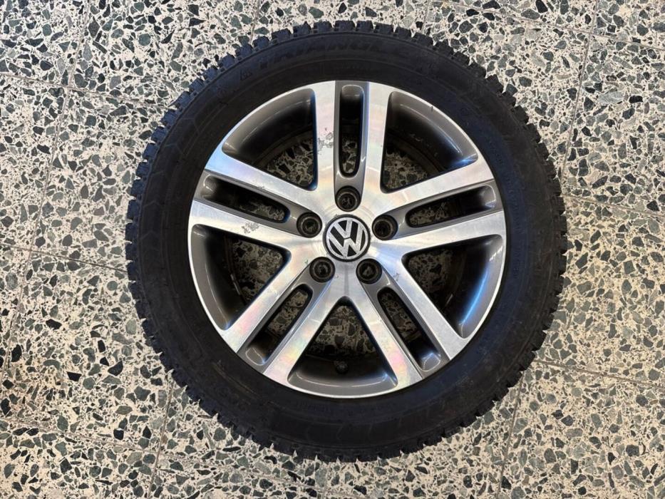 VOLKSWAGEN Golf 2012