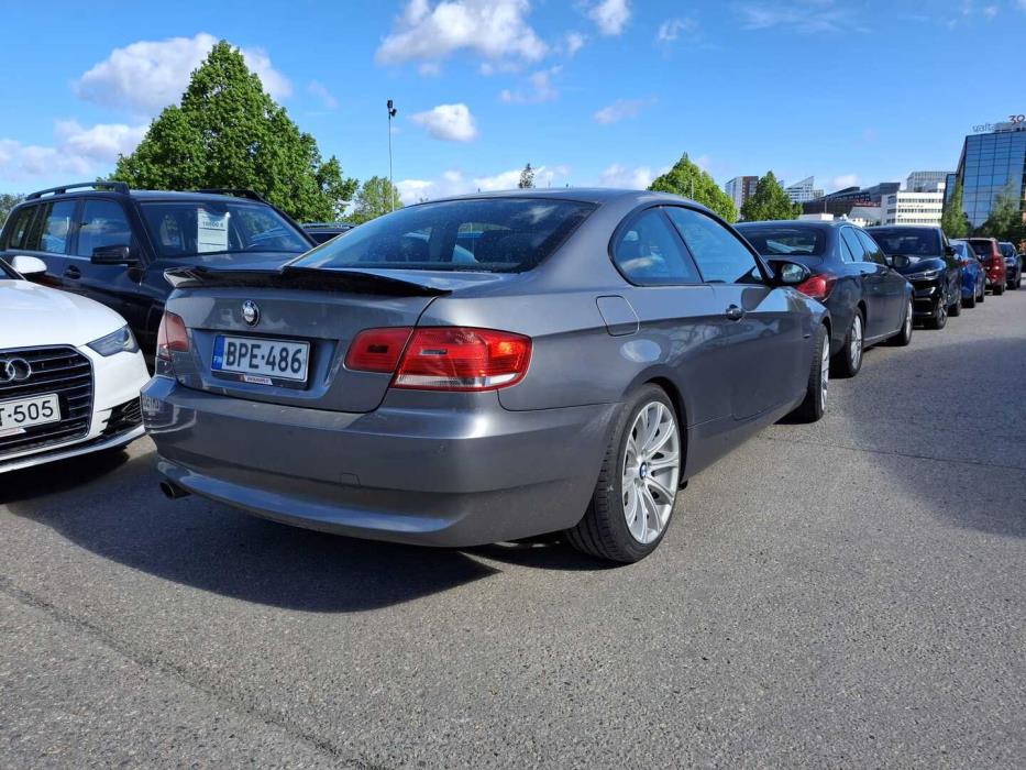 BMW 320 2009