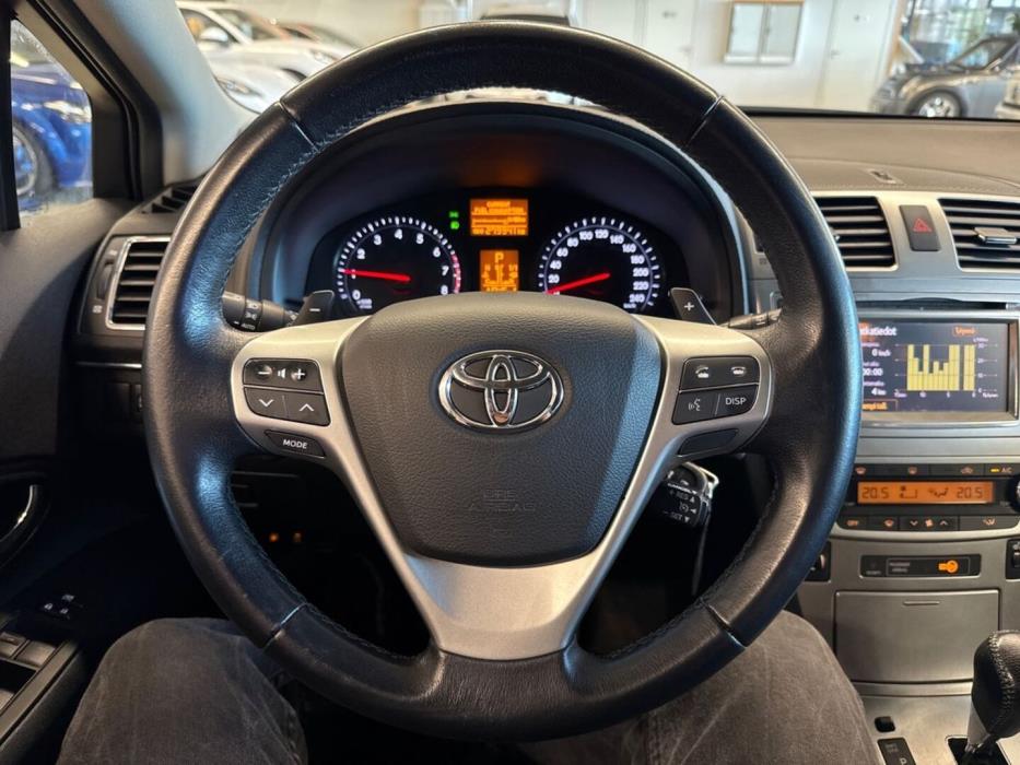 TOYOTA Avensis 2012