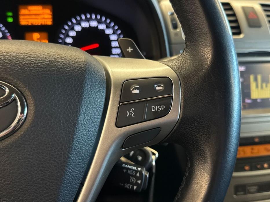 TOYOTA Avensis 2012