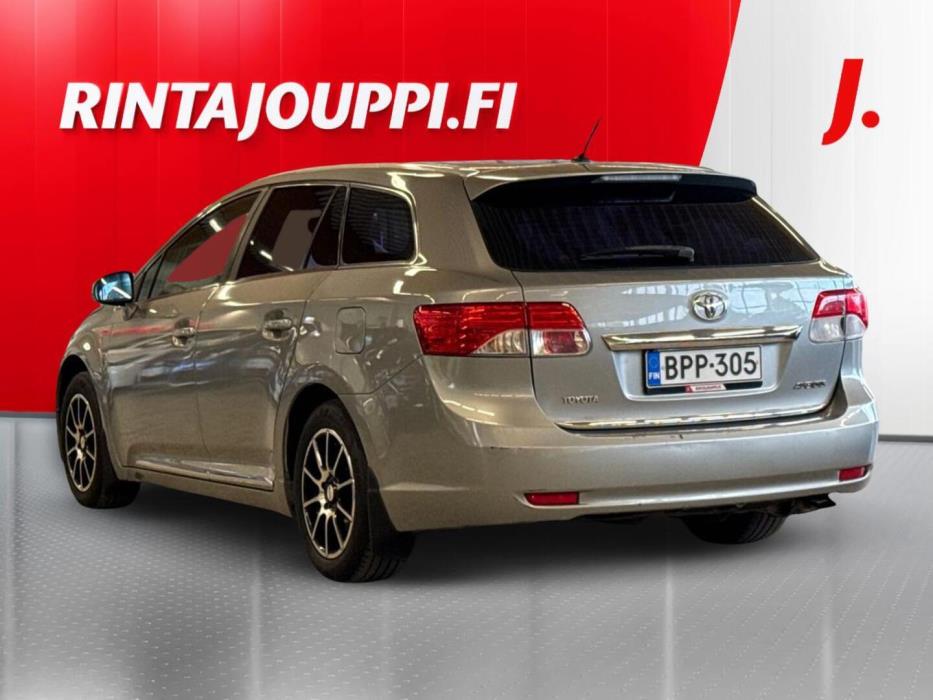 TOYOTA Avensis 2012
