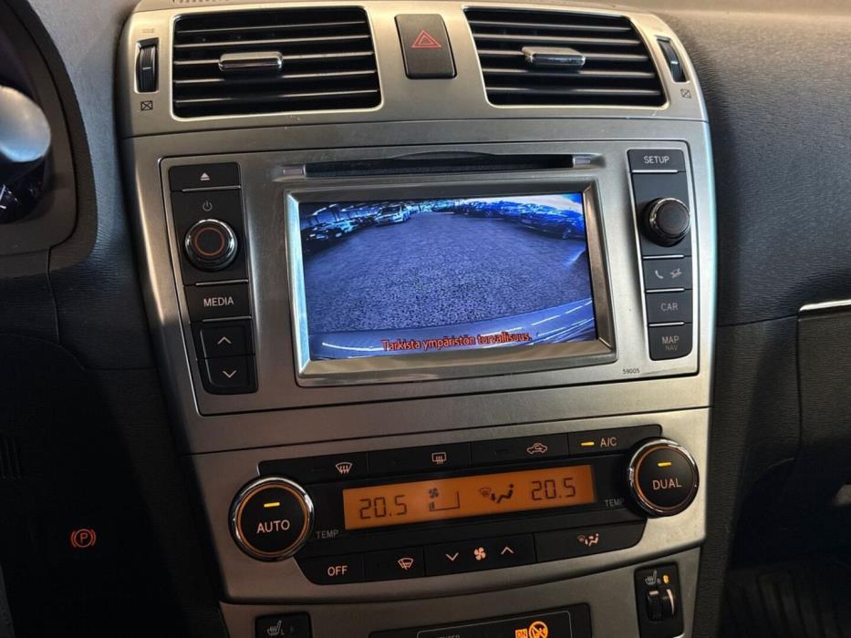 TOYOTA Avensis 2012