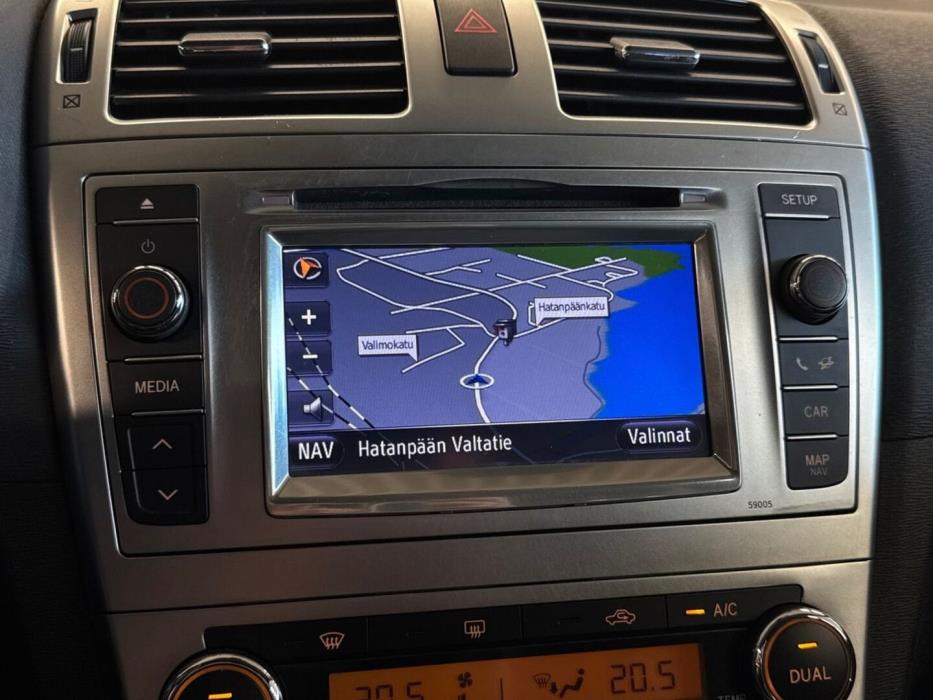 TOYOTA Avensis 2012