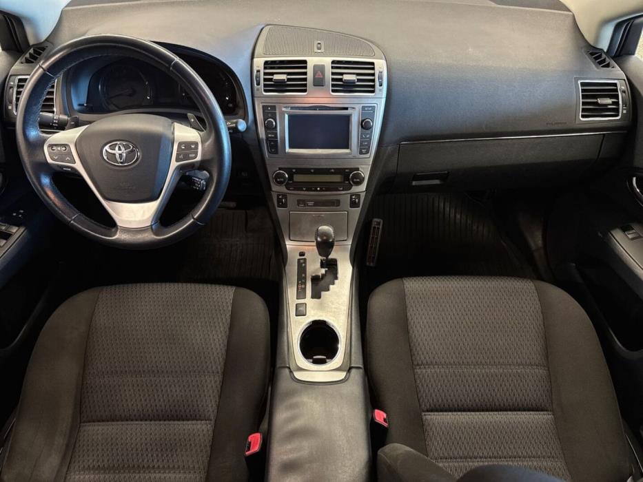 TOYOTA Avensis 2012