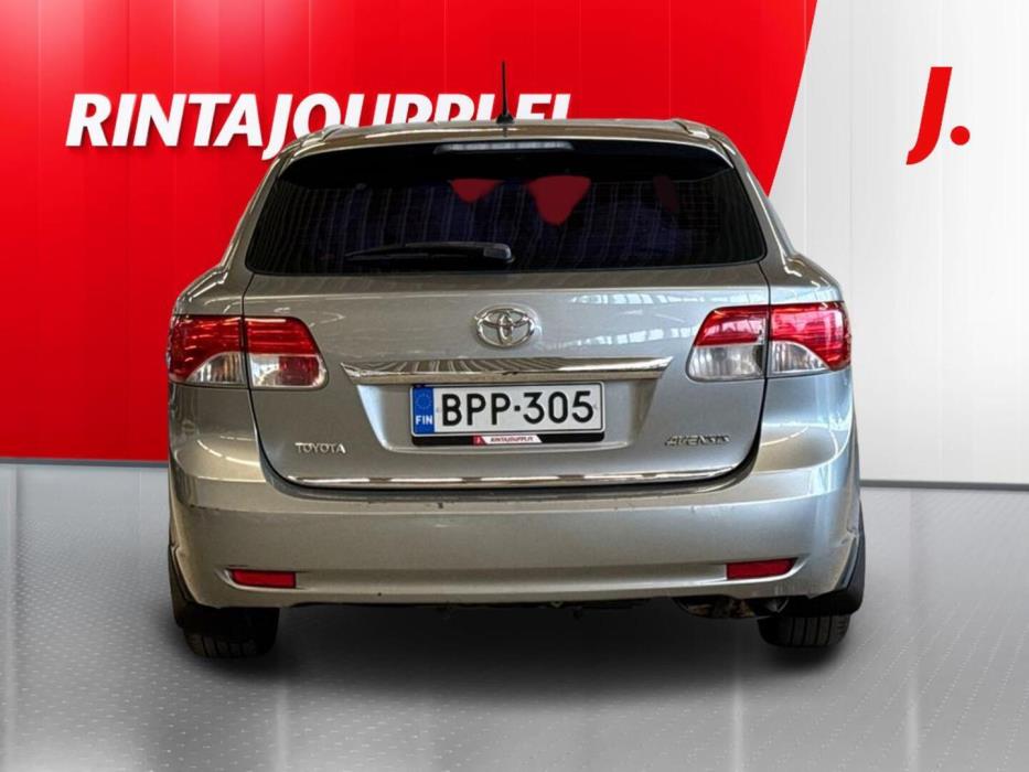 TOYOTA Avensis 2012