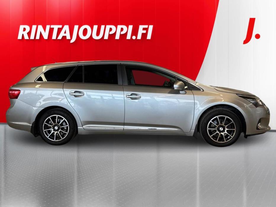 TOYOTA Avensis 2012