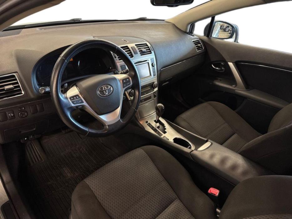 TOYOTA Avensis 2012