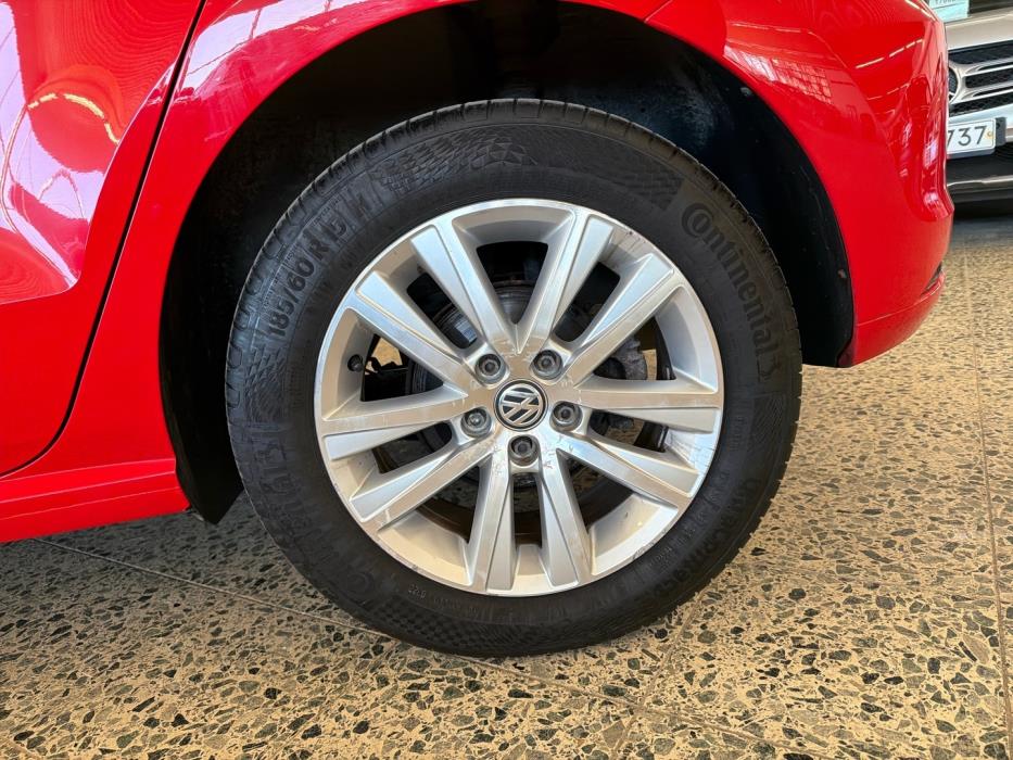 VOLKSWAGEN Polo 2014