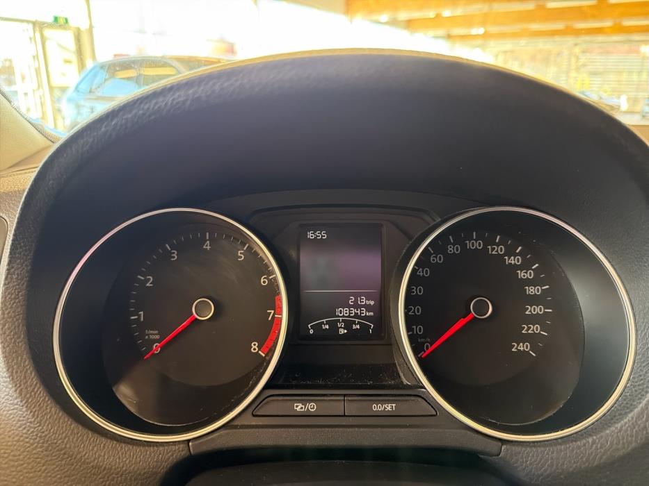 VOLKSWAGEN Polo 2014