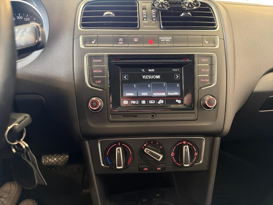 VOLKSWAGEN Polo 2014