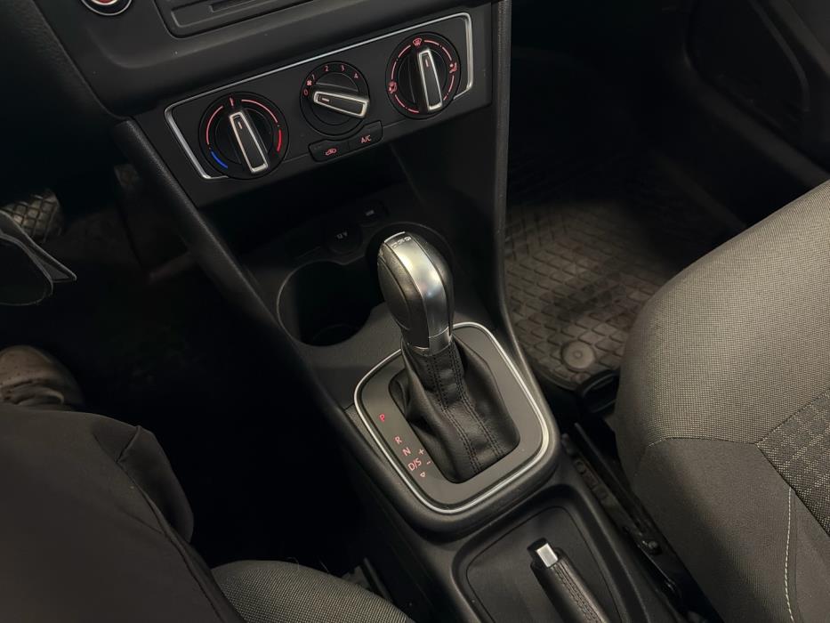VOLKSWAGEN Polo 2014