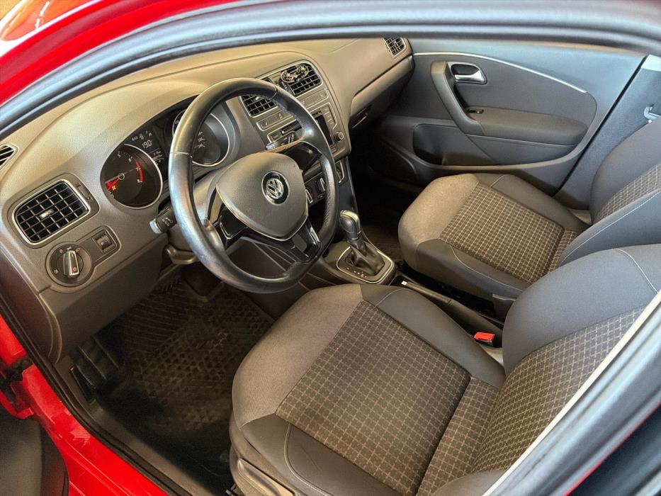 VOLKSWAGEN Polo 2014