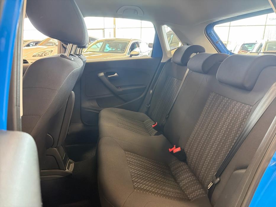 VOLKSWAGEN Polo 2016