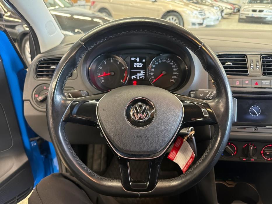 VOLKSWAGEN Polo 2016