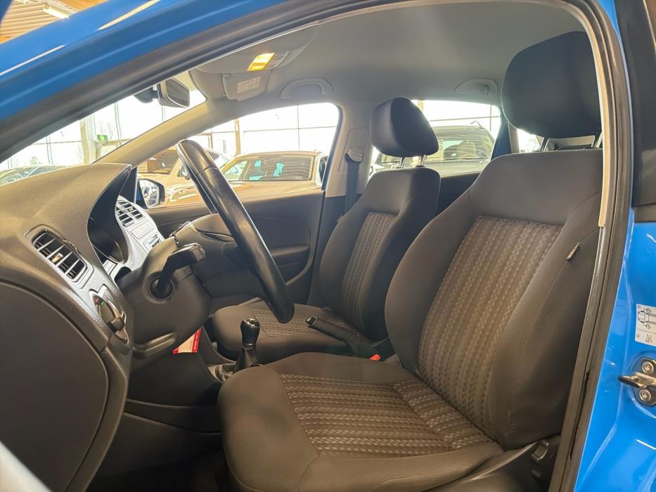 VOLKSWAGEN Polo 2016