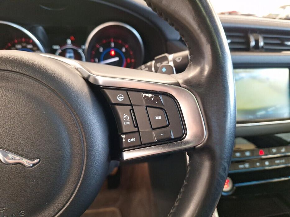 JAGUAR XF 2016
