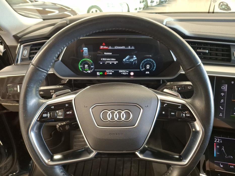 AUDI e-tron 2019