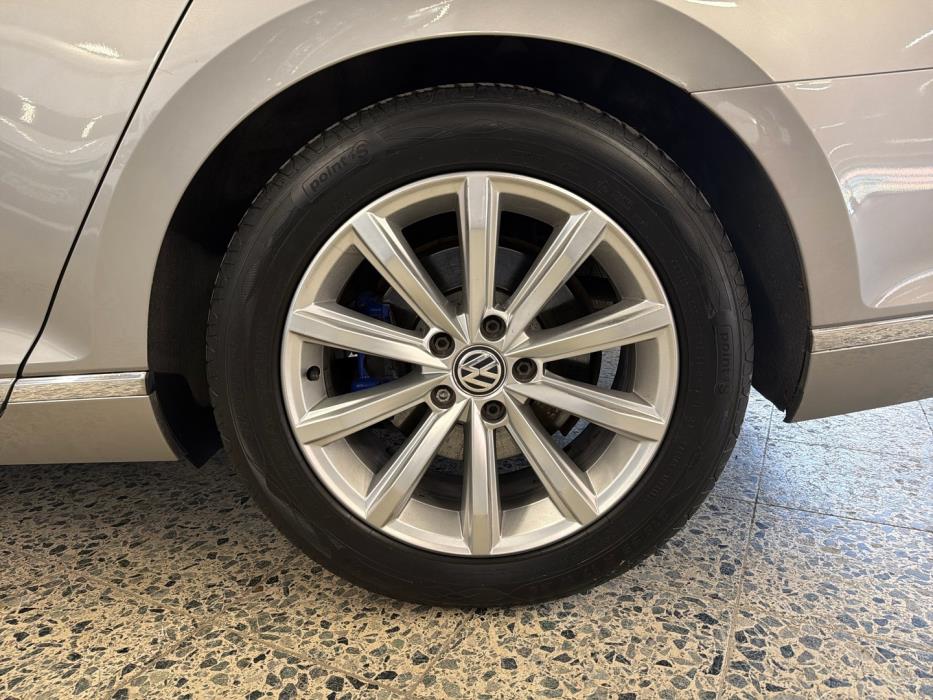 VOLKSWAGEN Passat 2016