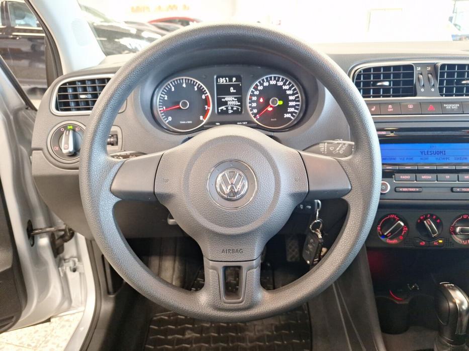 VOLKSWAGEN Polo 2011