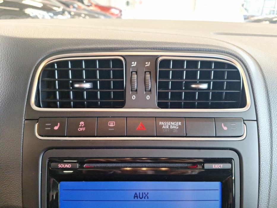 VOLKSWAGEN Polo 2011