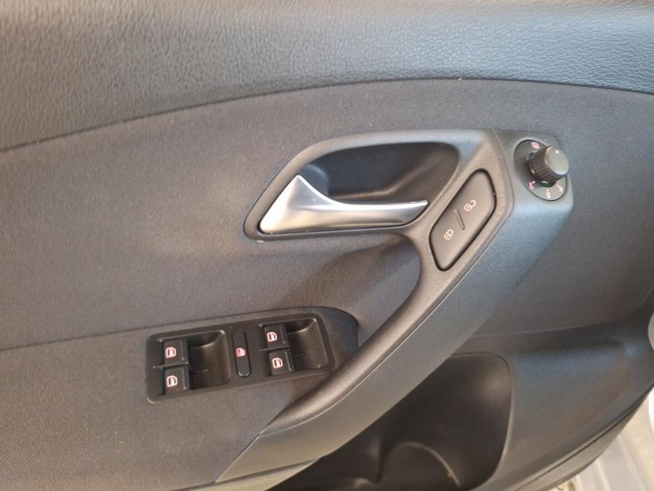 VOLKSWAGEN Polo 2011