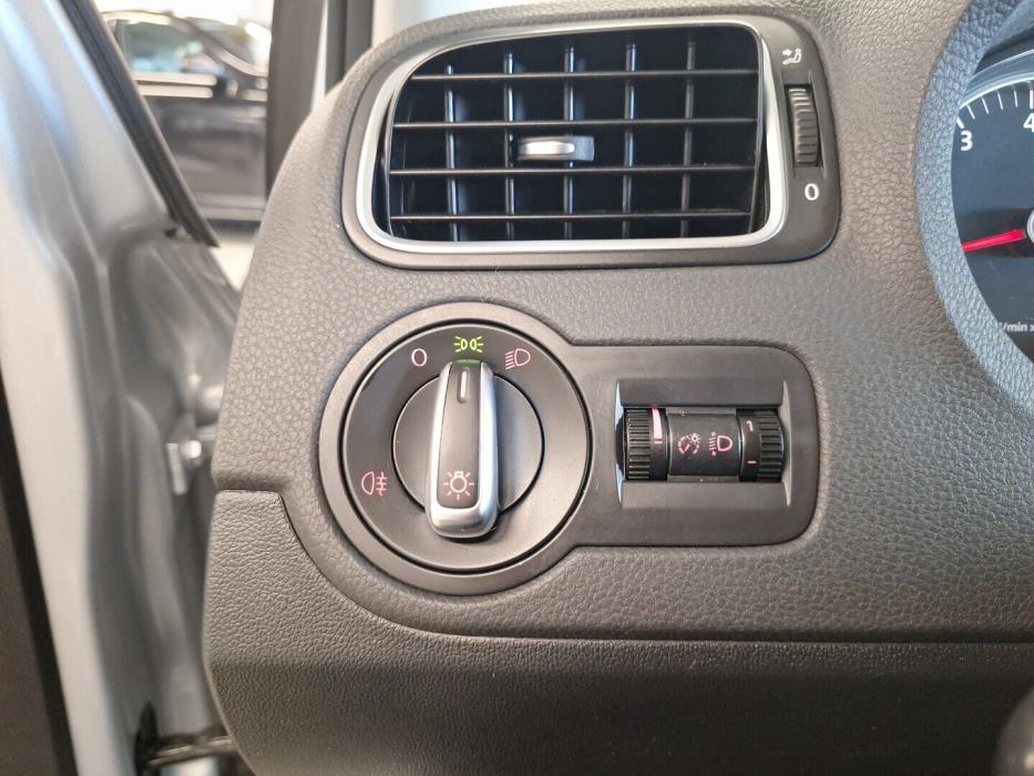 VOLKSWAGEN Polo 2011