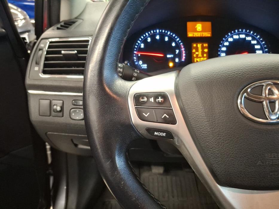 TOYOTA Avensis 2012